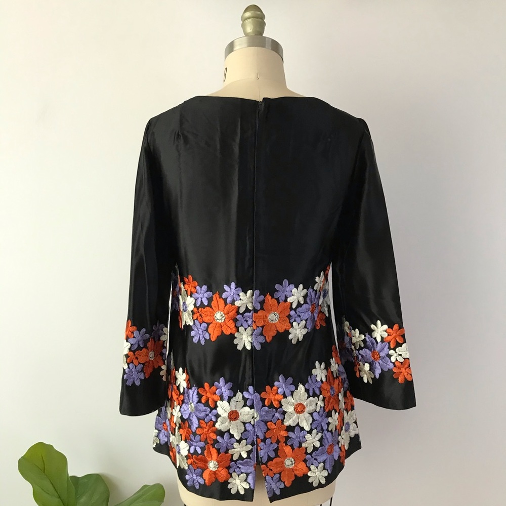 1960s Vintage Black Embroidered Blouse Bell Sleeve - Picture 3 of 8